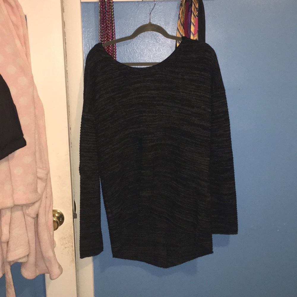 GUESS CREWNECK SWEATER SIZE XL